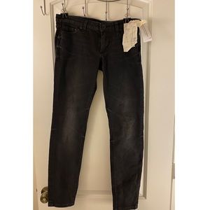 NWT Skinny. Low rise skinny leg Banana Republic 28